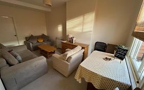 Two Bed Flat In Popular York Rd